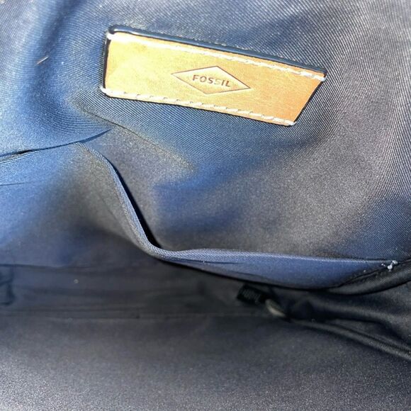 Fossil Wright North South City Crossbody Bag - Picture 10 of 10